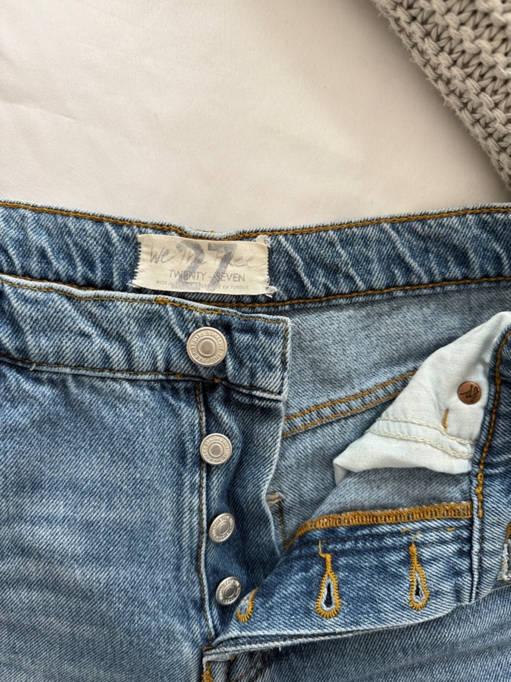 We The Free medium blue slit hem jeans (27) - Picture 5 of 7